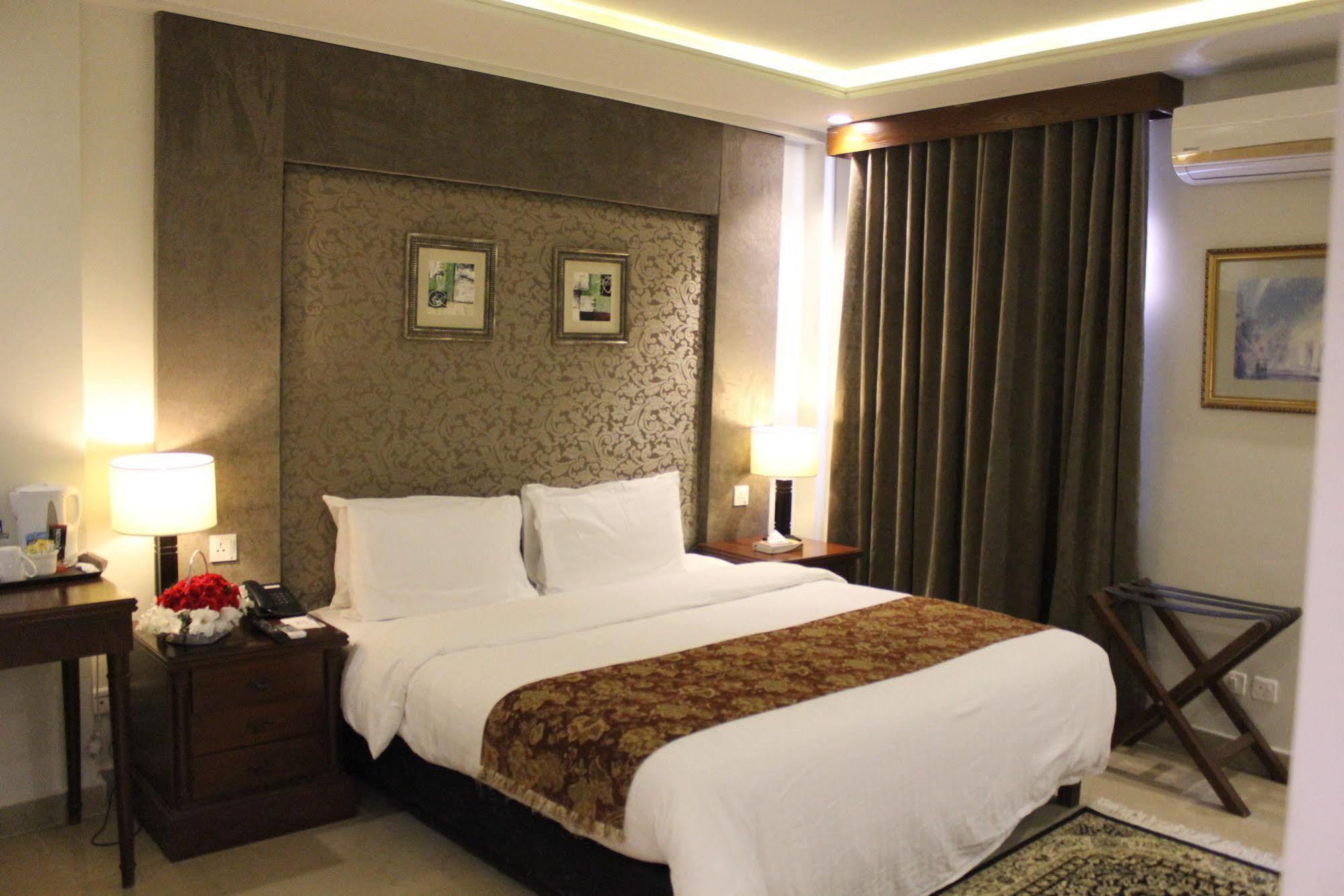 Hotel One Super Islamabad Esterno foto