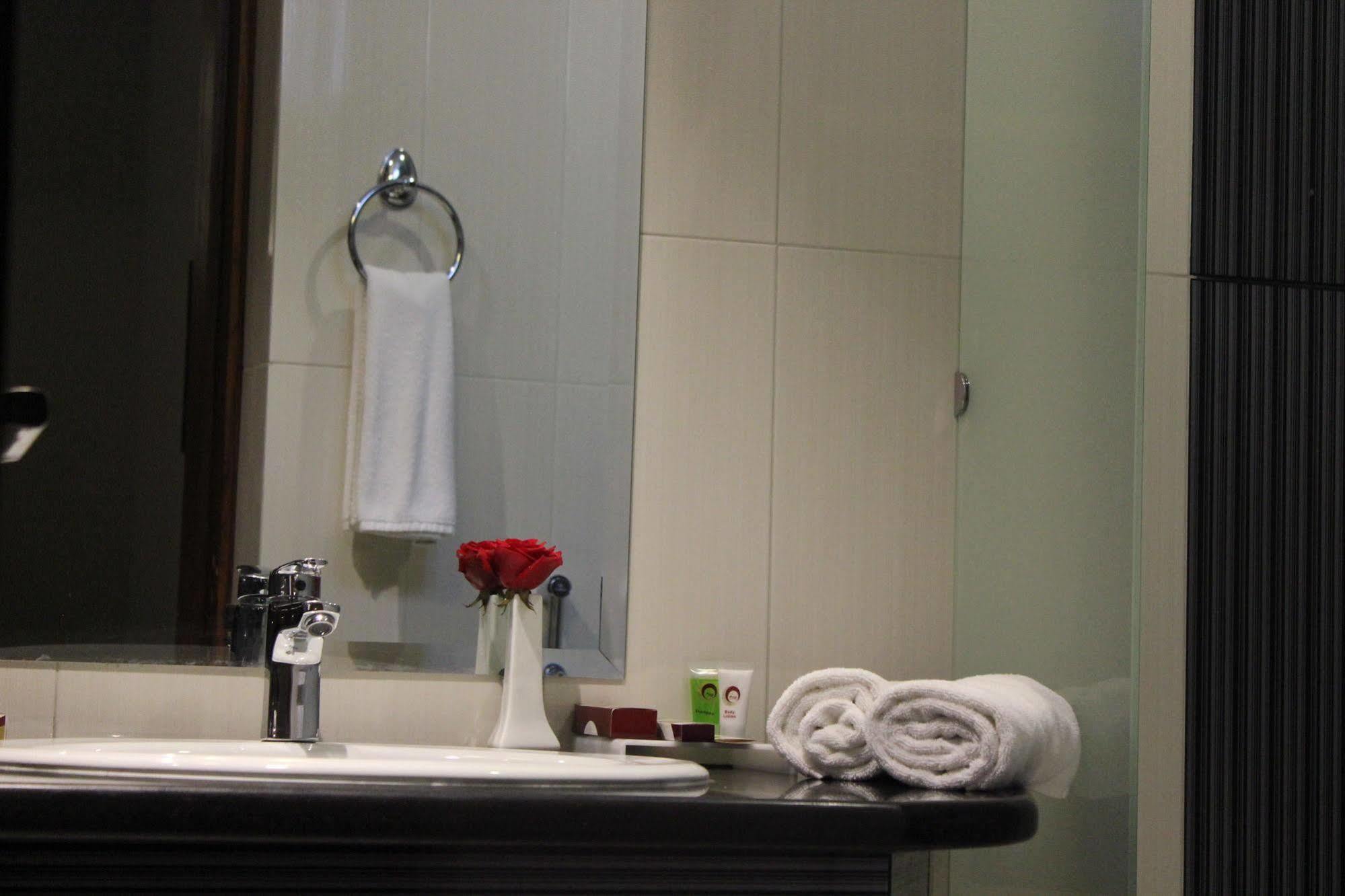 Hotel One Super Islamabad Esterno foto