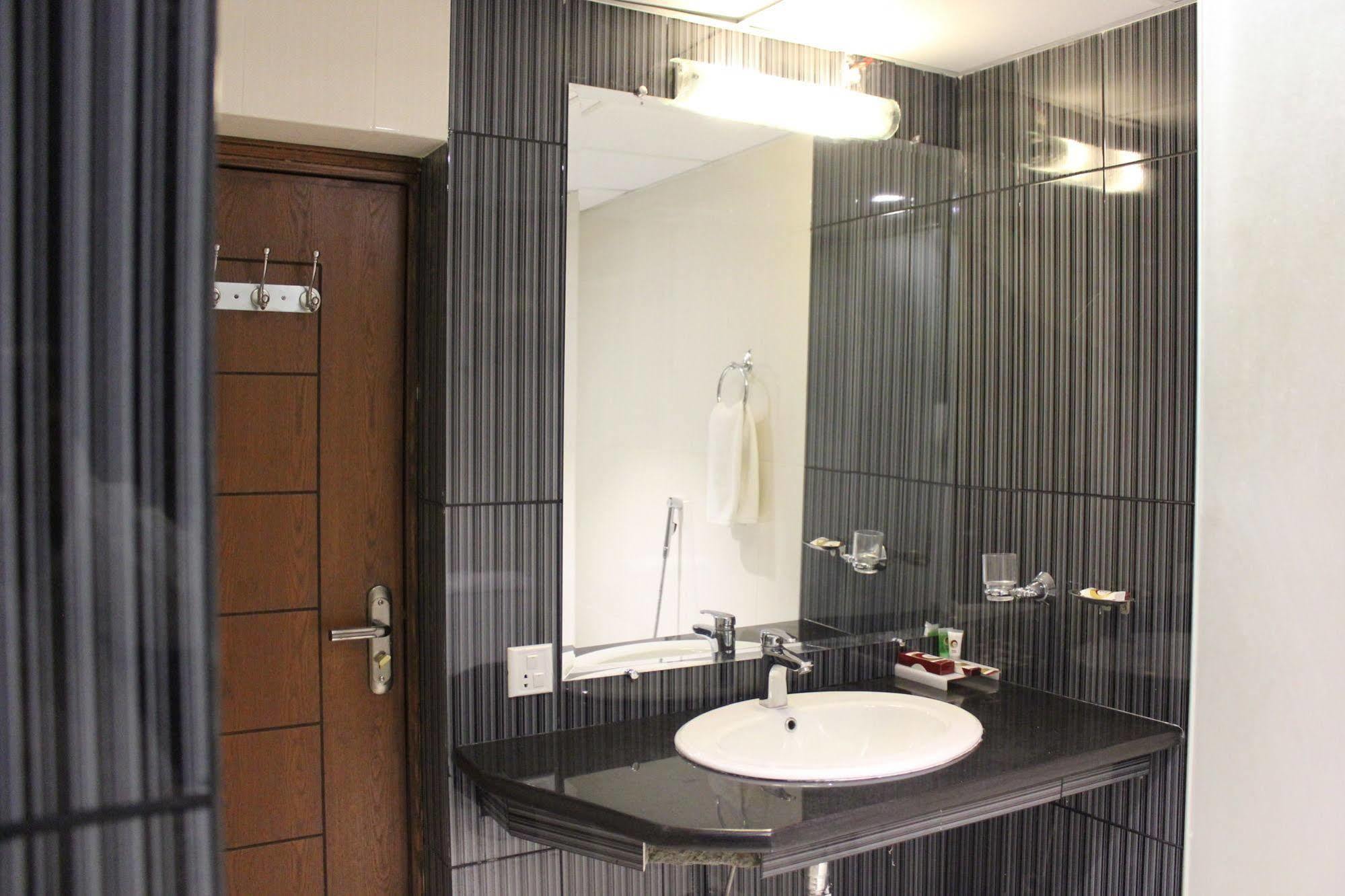 Hotel One Super Islamabad Esterno foto