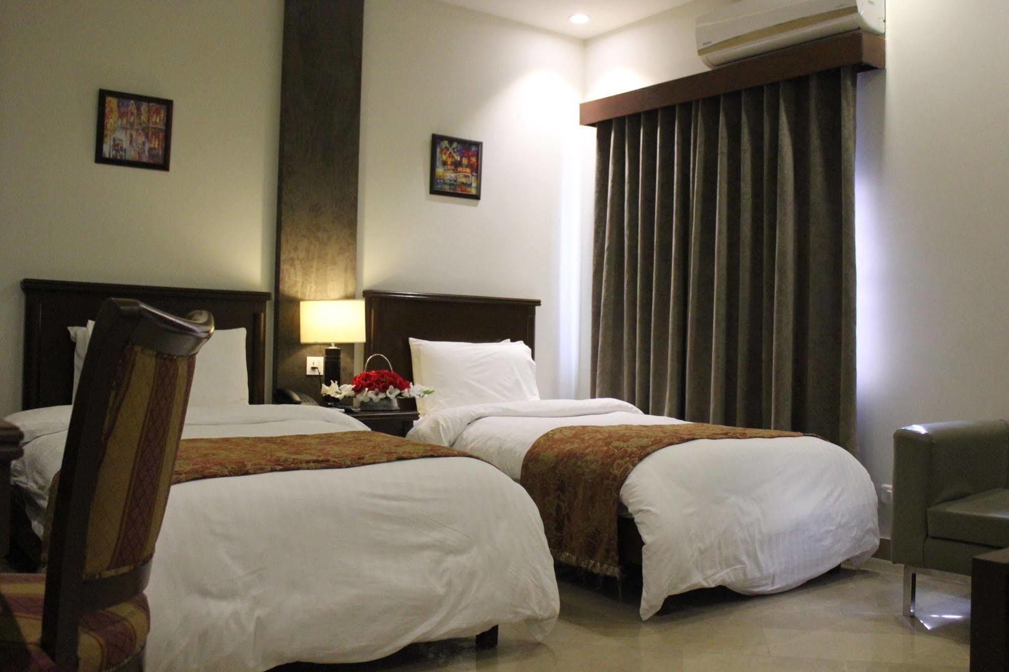 Hotel One Super Islamabad Esterno foto